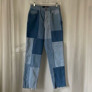 Hollister Ultra High Rise Mom Jean Size 1R W25 L27